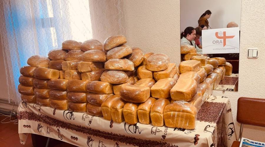 Безкоштовний хліб від «Операції Благословення» допомагає віднайти надію